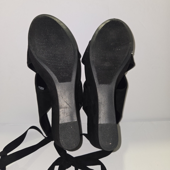 JustFab Black Wedge Sandals Women's Size 8 - Picture 10 of 11